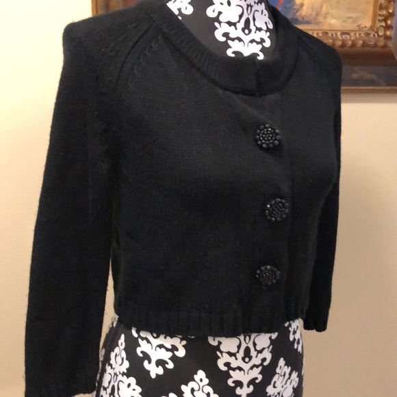 WHBM Stunning cropped long sleeved sweater jacket with standout beaded buttons - Picture 2 of 14